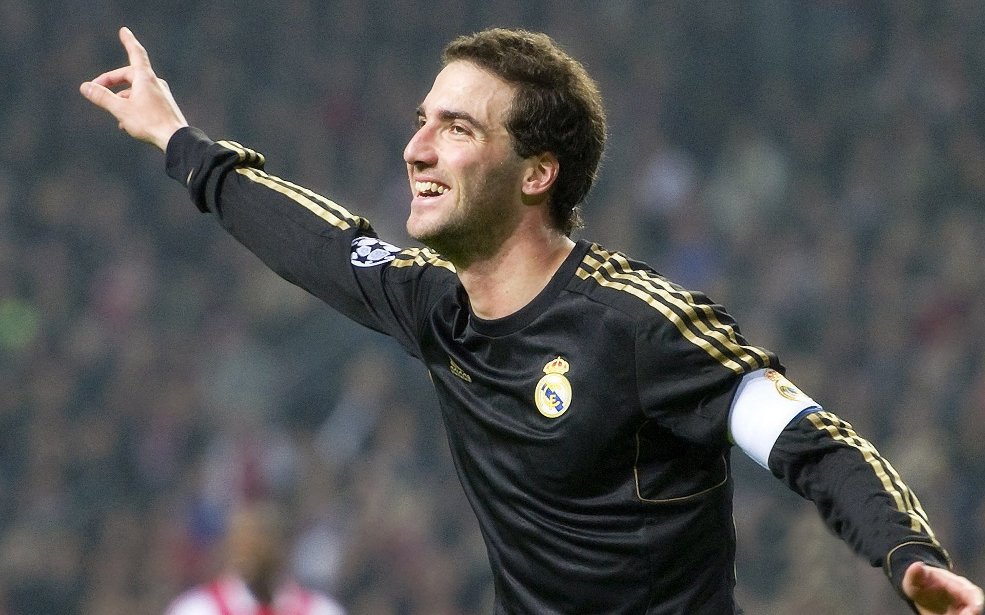 爱游戏官方-“马科斯·梅特罗的精准防守与快速进攻，成就阿根廷美洲狮队的致命武器”